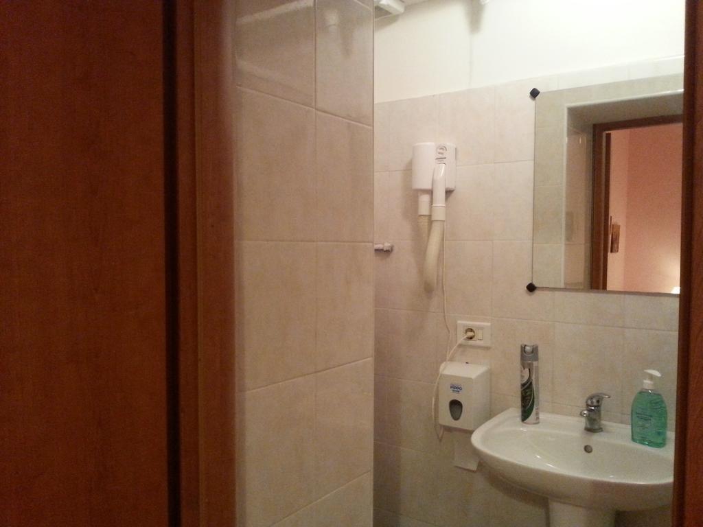 Hard Rock Rooms โรม ห้อง รูปภาพ